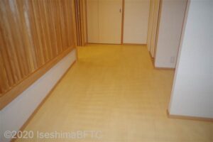 803号室　入口方向からスロープを見たところ