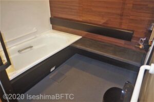 803号室　浴室内部のようす