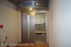 男性用脱衣室入口
