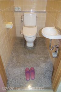 男性用大浴場　脱衣所のトイレ