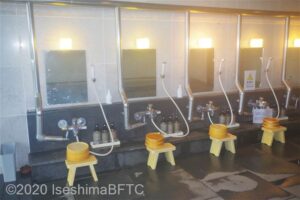 男性用大浴場　洗い場
