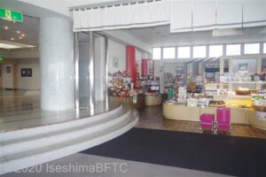 階段と売店