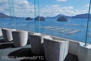 ロビーからの三ツ島の眺め