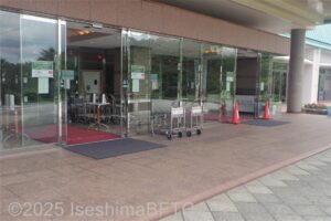 入口の自動ドア