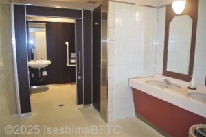 みぎわ館7階車いす対応トイレ個室入口