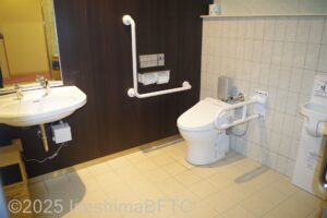 みぎわ館7階車いす対応トイレ内部