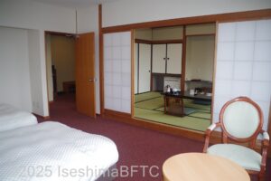 和洋室　洋室から和室方向を見たところ