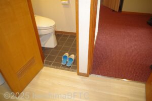 和洋室　トイレ入口