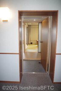 和ベッド和室　入口