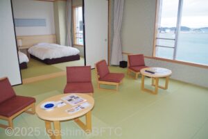 和ベッド和室　ベッド隣の部屋のようす