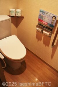 「風見の湯」男性用大浴場　脱衣所トイレ内部