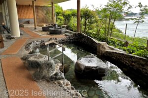 「風見の湯」男性用大浴場　露天風呂全景
