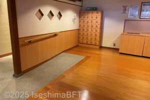 「風見の湯」女性用大浴場　脱衣所入口スロープ