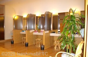 「みぎわの湯」女性用大浴場　パウダーコーナー