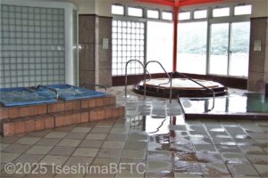 「みぎわの湯」女性用大浴場　3種類の浴槽