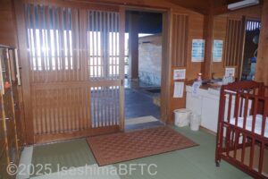 女性用露天風呂　脱衣所と露天風呂への入口