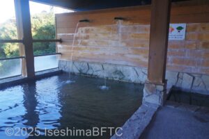 女性用露天風呂　浴槽のようす