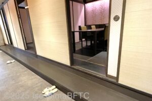 個室食事処　個室入口