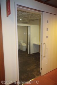 2階女性用トイレ入口