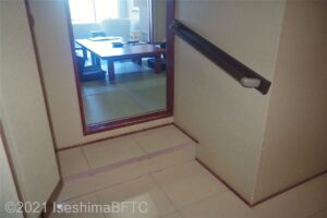 海側絶景展望風呂付き客室　和室への段差