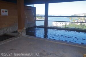男性用露天風呂　浴槽のようす