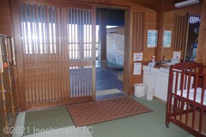 女性用露天風呂　脱衣所と露天風呂への入口
