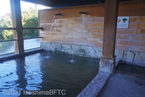 女性用露天風呂　浴槽のようす