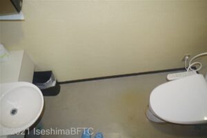 男性用大浴場　脱衣所トイレ