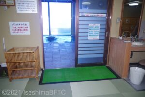 男性用大浴場　浴室入口