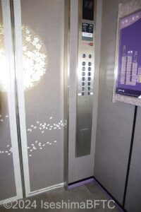 嬉春亭エレベーター内部　階ボタン