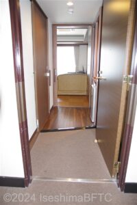 洋室トリプル（219号室）　入口