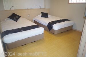 露天風呂付き和洋室　ベッドルーム