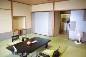 きしゅん亭和室　窓側から室内を見たようす