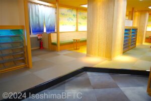 嬉春亭1階大浴場前の湯上りどころ入口