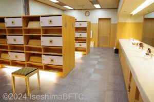 嬉春亭男性用大浴場　脱衣所