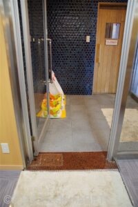 嬉春亭男性用大浴場　浴室入口1