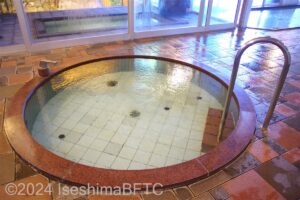 嬉春亭男性用大浴場　円形浴槽