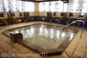 南館男性用大浴場　階段下の浴槽