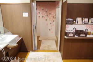 南館女性用大浴場　浴室入口1