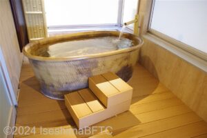 南館女性用大浴場　外部の陶器風呂