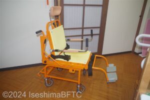 風水家族風呂　浴室リフト用車いす