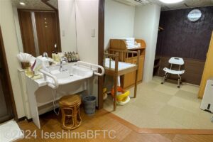 風水家族風呂　脱衣所のようす