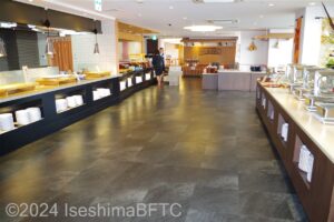 しんわダイニング　料理の並ぶスペースのようす