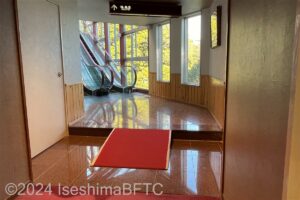 フロントから、きしゅん亭への通路