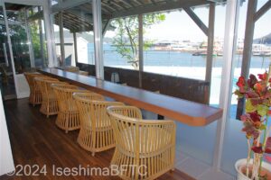 足湯コーナー室内側のサロン