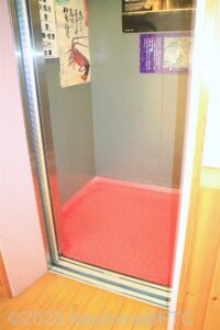 エレベーターかご内のようす