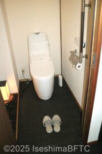 4階露天風呂付和洋室「そら」トイレ