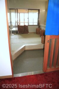 男性用大浴場入口と上がりかまち