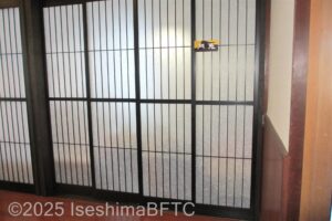 1階食事会場　扉を閉めて個室にしたようす