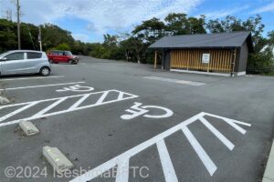 駐車場の障がい者専用区画のようす。